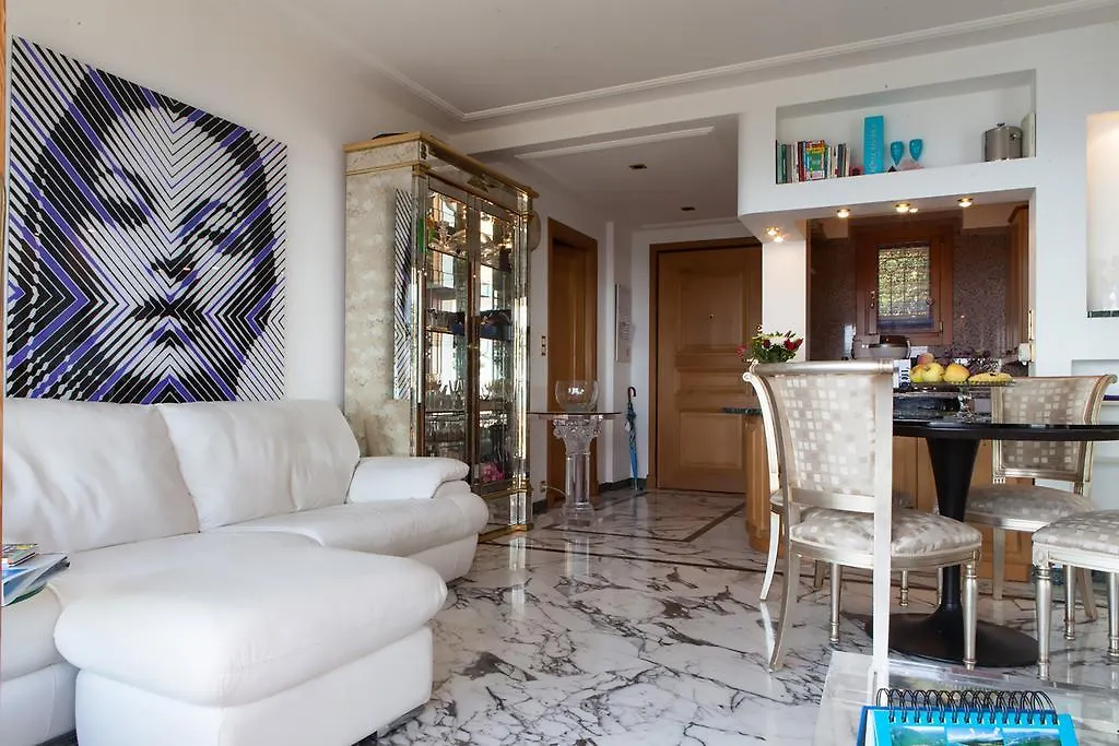 Sunny Panoramic Balcony Apartment Eze