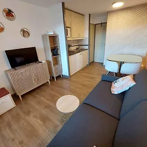 Cap Esterel Climatisé Dans Le Centre Du Village Appartement